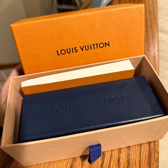 Louis Vuitton Sunglasses - Picture 13 of 15
